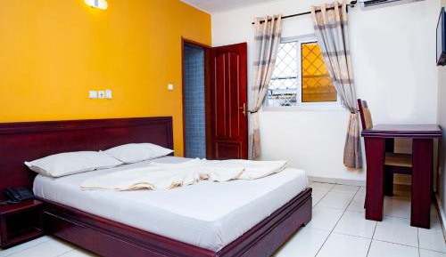 Deluxe Room (2 Adults + 1 Child)