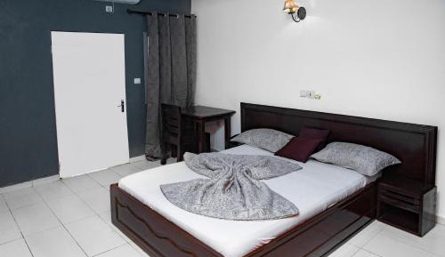 Deluxe Room (2 Adults + 1 Child)