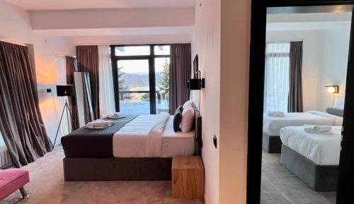 Deluxe Family Suite