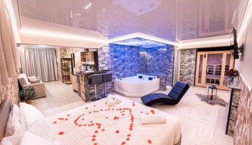 Queen Suite with Spa Bath