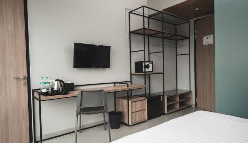 Deluxe Double Room with Free Airport Shuttle