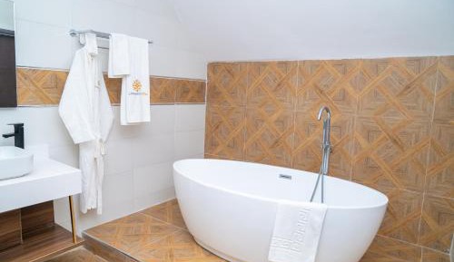 Suite with Hot Tub