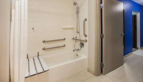 King Room - Mobility Access Tub - Non-Smoking