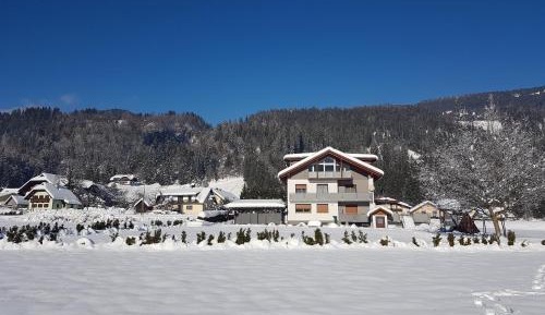 Apartment with Mountain View