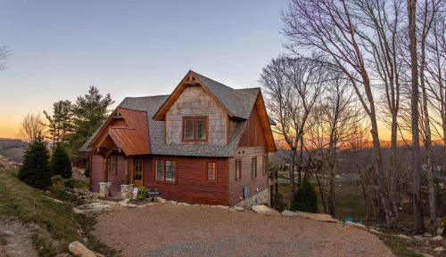 Three-Bedroom Holiday Home 