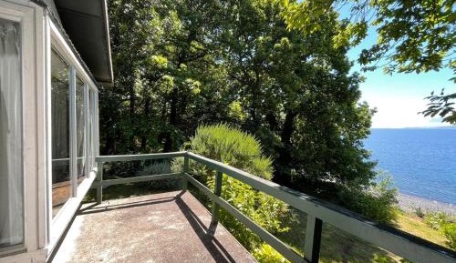 Apartment with Lake View