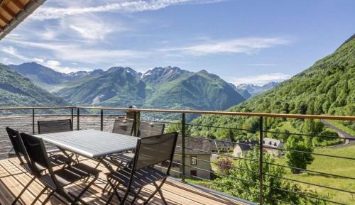 Holiday Home (12 Adults)