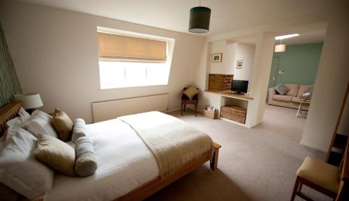 Family Room (2 Adults + 1 Child)