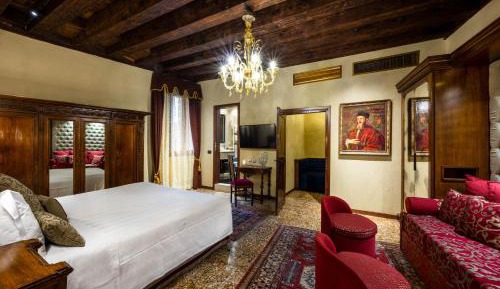 Junior Suite with Canal View