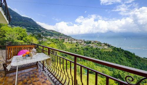 Apartment with Lake View