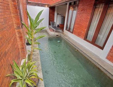 Queen Room with Pool View
