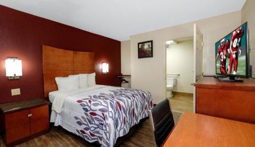 ADA Deluxe Full Bed with Roll-In Shower Smoking