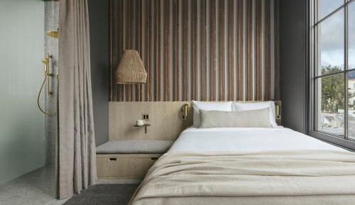 Suite with Mountain View