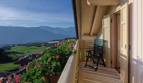 Apartment with Mountain View