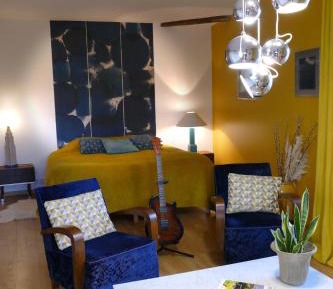 Deluxe Room (2 Adults + 1 Child)