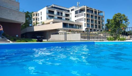 Apartment with Lake View