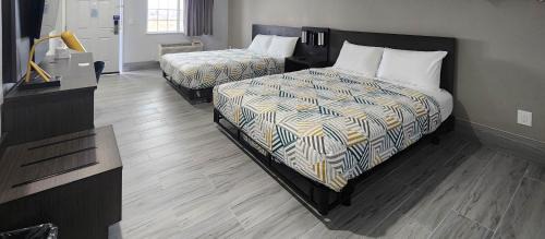 Queen Room with Two Queen Beds - Disability Access - Roll In Shower