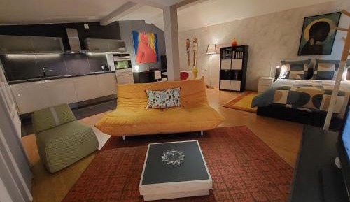 Studio Apartment with Terrace and Lake View