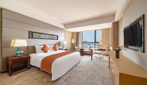 Swiss Executive King Room with Garden View - High Floor