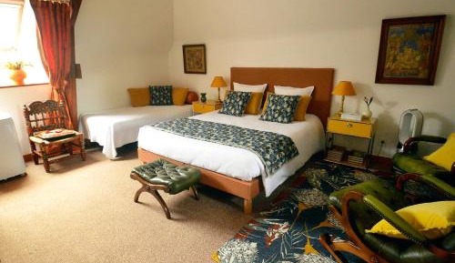 Deluxe Room (2 Adults + 1 Child)