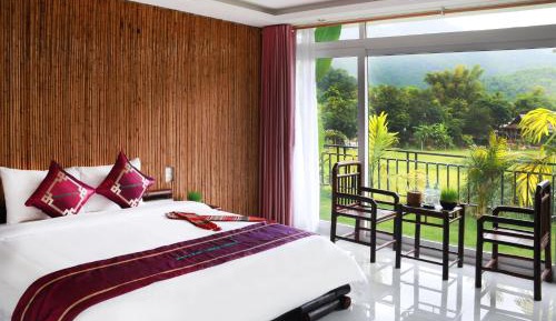 Deluxe Double Room with Mountain and Valley View