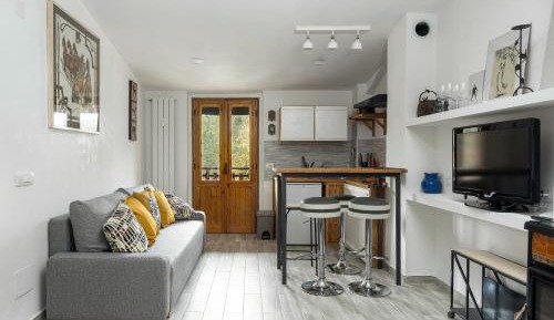Apartment with Mountain View