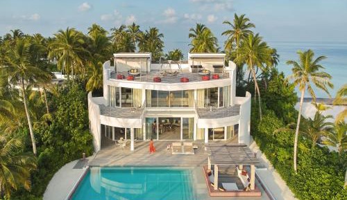 Three Bedroom Olhahali Beach Retreat with Pool