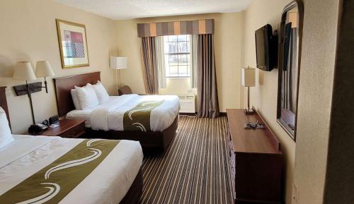 Queen Room with Two Queen Beds and Wet Bar - Non-Smoking