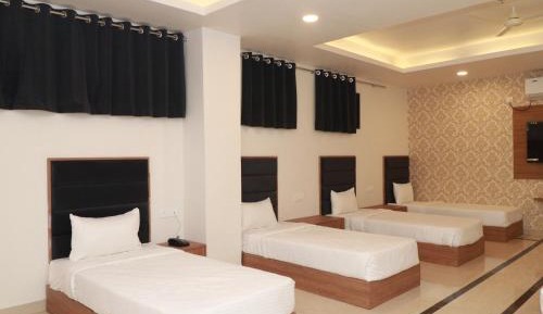 8-Bed Mixed Dormitory Room