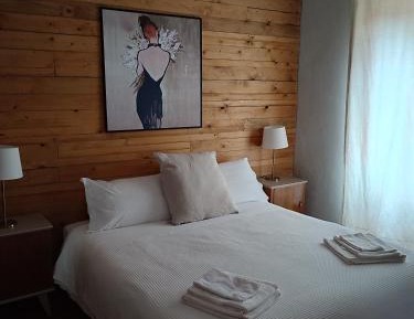 Deluxe Room (2 Adults + 1 Child)