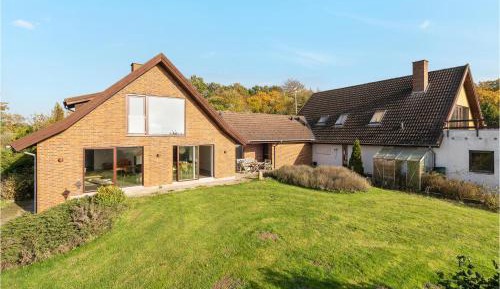 Seven-Bedroom Holiday Home
