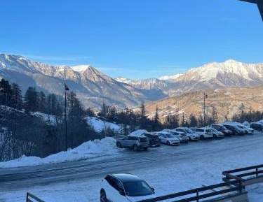 Studio with Mountain View