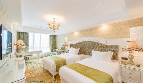 Premier Twin Room with Lake View