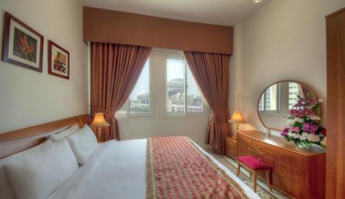 Deluxe One-Bedroom Apartment