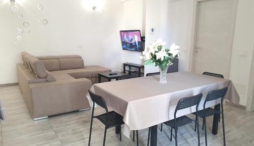 Two-Bedroom Deluxe Apartment with Balcony
