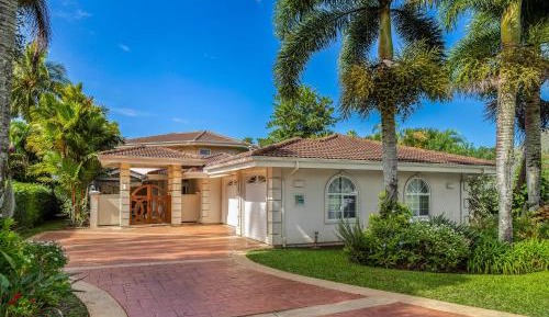 Three-Bedroom Holiday Home 