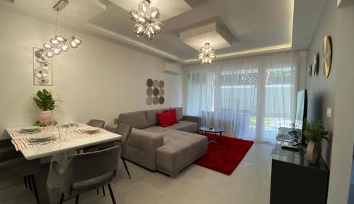 Apartment with Garden View
