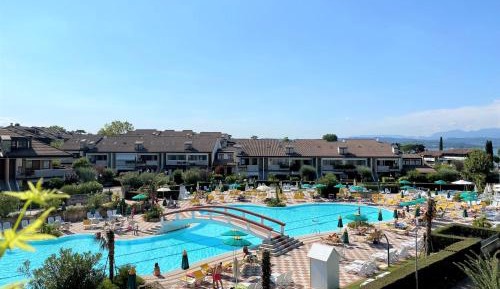 Apartment with Pool View 