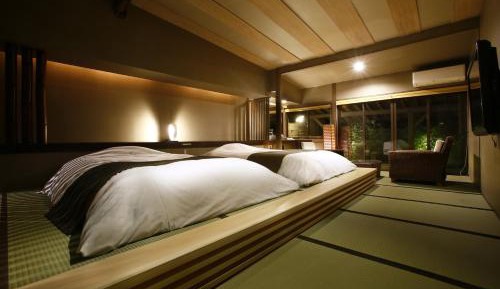 Twin Room with Private External Bathroom
