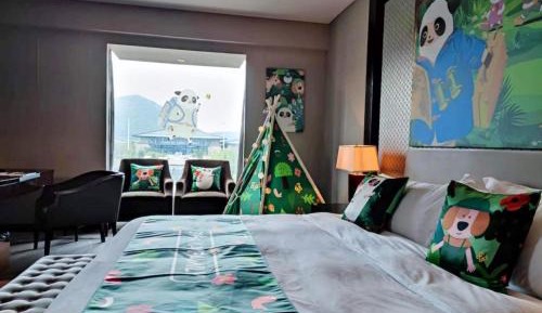 Deluxe Family Room(with Children's Outdoor Activity)