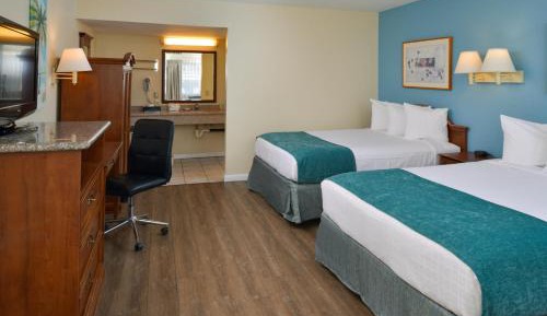 Queen Room with Pool View