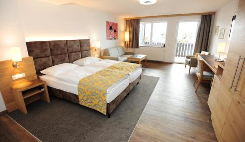 Deluxe Double Room with Lake View