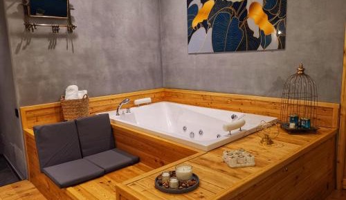 King Room with Spa Bath