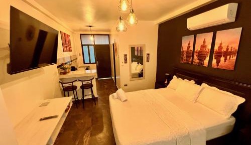 Deluxe Queen Room