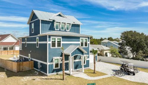 Seven-Bedroom Holiday Home