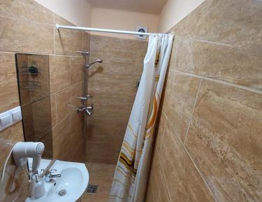 Apartment with Shower