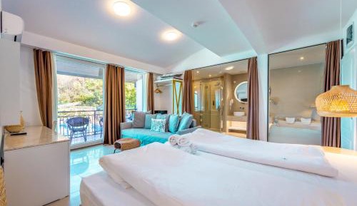 Superior Apartment with Sauna, Spa Bath and Side Lake View
