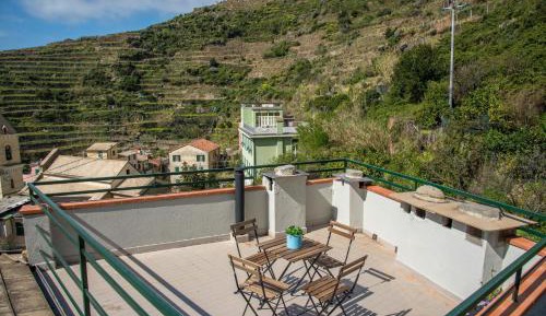 Three-Bedroom Apartment - Via Molini 26G