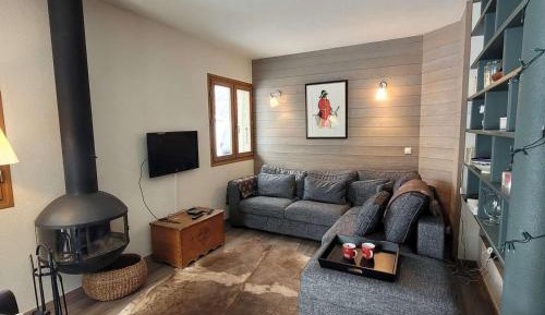Chalet (10 Adults)