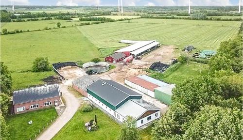 Three-Bedroom Holiday Home 